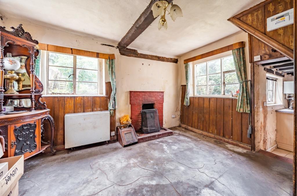 Triple aspect room