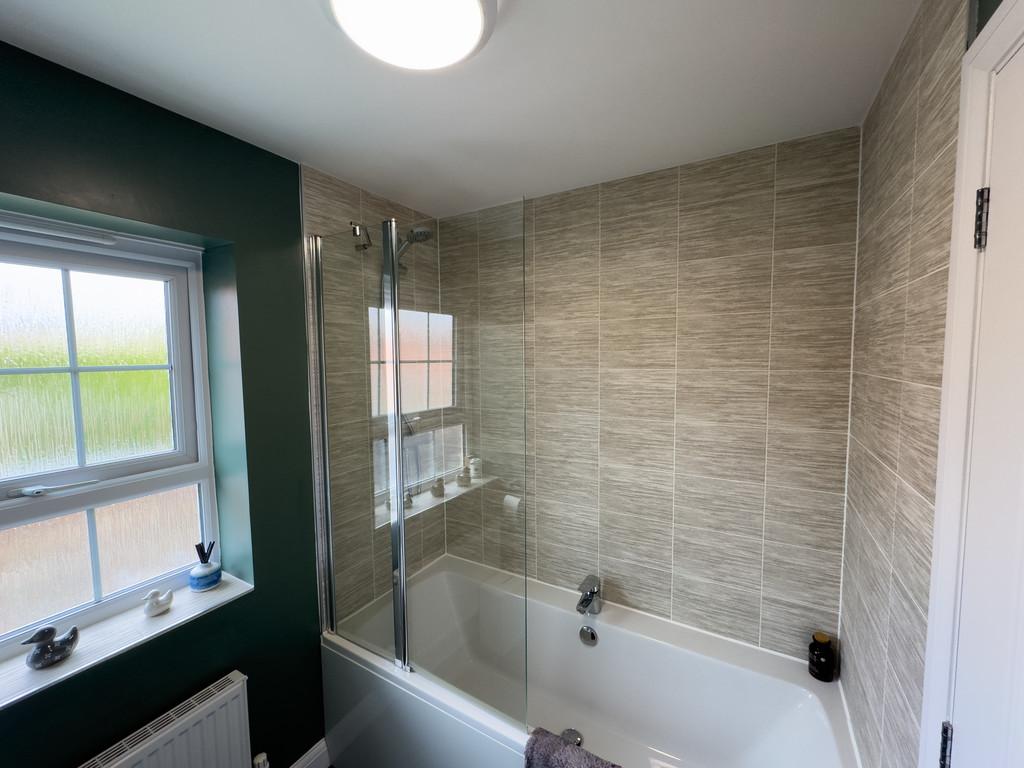Main Bathroom1