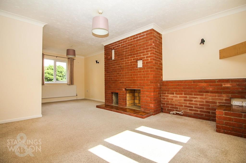 Lindford Drive, Eaton, Norwich 3 bed link detached house for sale £
