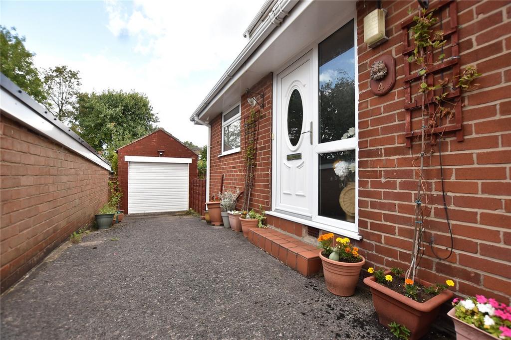 Cotswold Drive, Royton, Oldham, Greater Manchester, OL2 3 bed semi