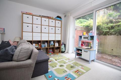 43 Beacon Bottom, Park Gate, Southampton, SO31 7GQ