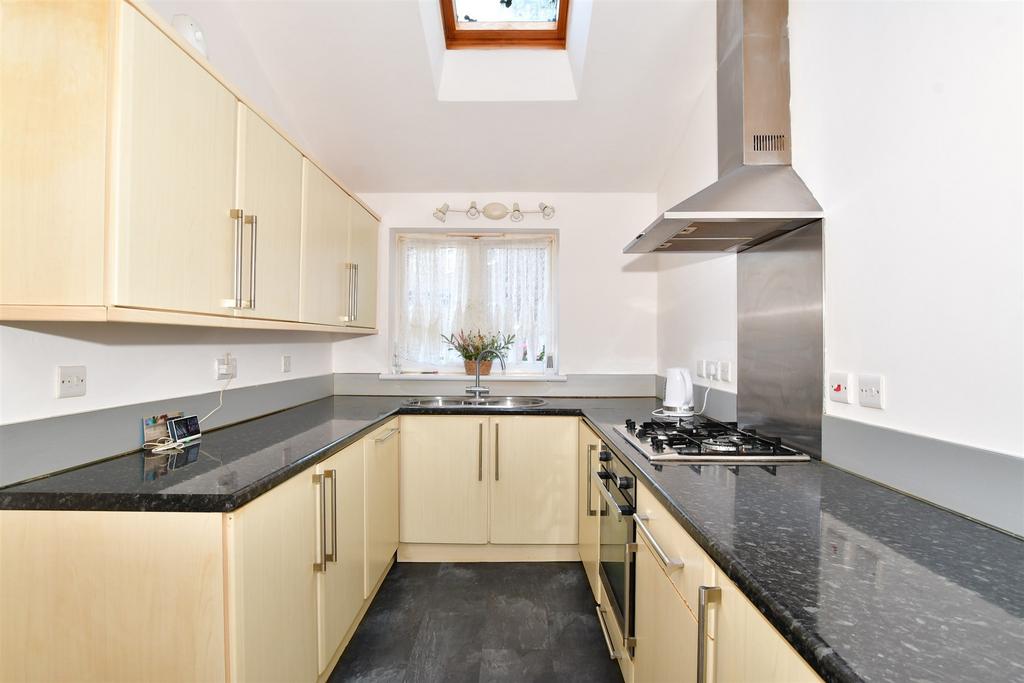 Essex Road, Shepway, Maidstone, Kent 2 bed terraced house for sale £