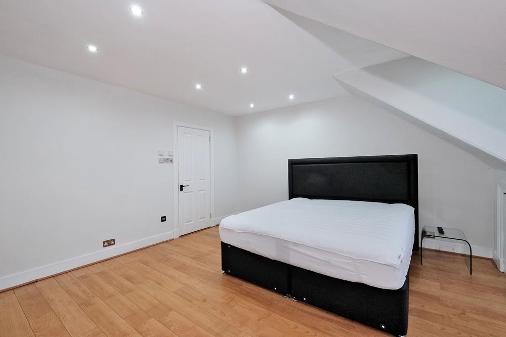 Master Bedroom photograph 2