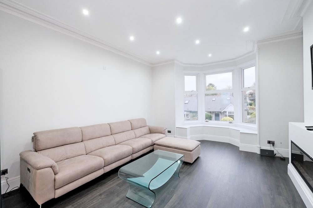 Lounge 1