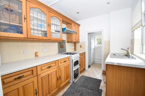 2 bedroom terraced house to rent, Douglas Road, Hornchurch