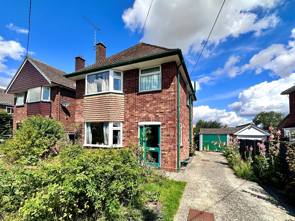 St Peters Road, Stowmarket, IP14 3 bed detached house £280,000