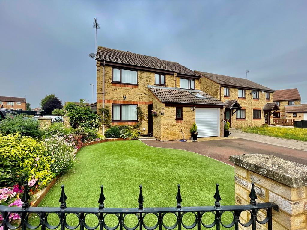 DeFerneus Drive, Raunds, Wellingborough, NN9 4 bed detached house for