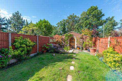 13 Southover, Bromley, BR1 4RU