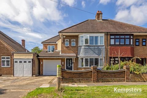 21 Fairway, Grays, RM16 2AD