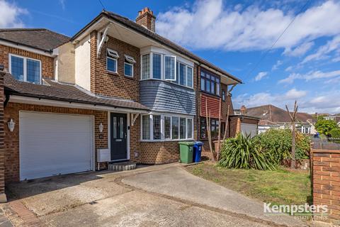 21 Fairway, Grays, RM16 2AD