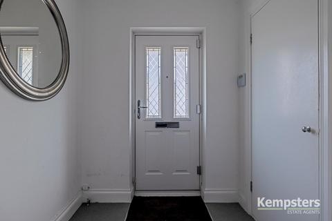 21 Fairway, Grays, RM16 2AD