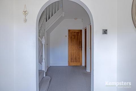 21 Fairway, Grays, RM16 2AD
