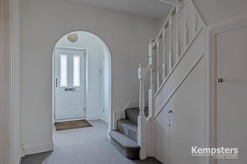 21 Fairway, Grays, RM16 2AD