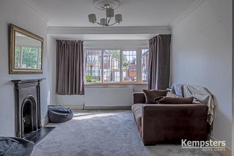 21 Fairway, Grays, RM16 2AD