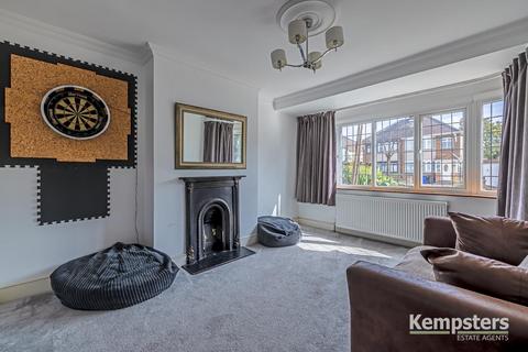 21 Fairway, Grays, RM16 2AD