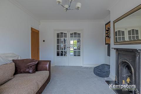 21 Fairway, Grays, RM16 2AD