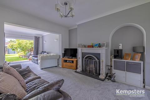 21 Fairway, Grays, RM16 2AD