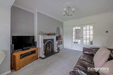 21 Fairway, Grays, RM16 2AD