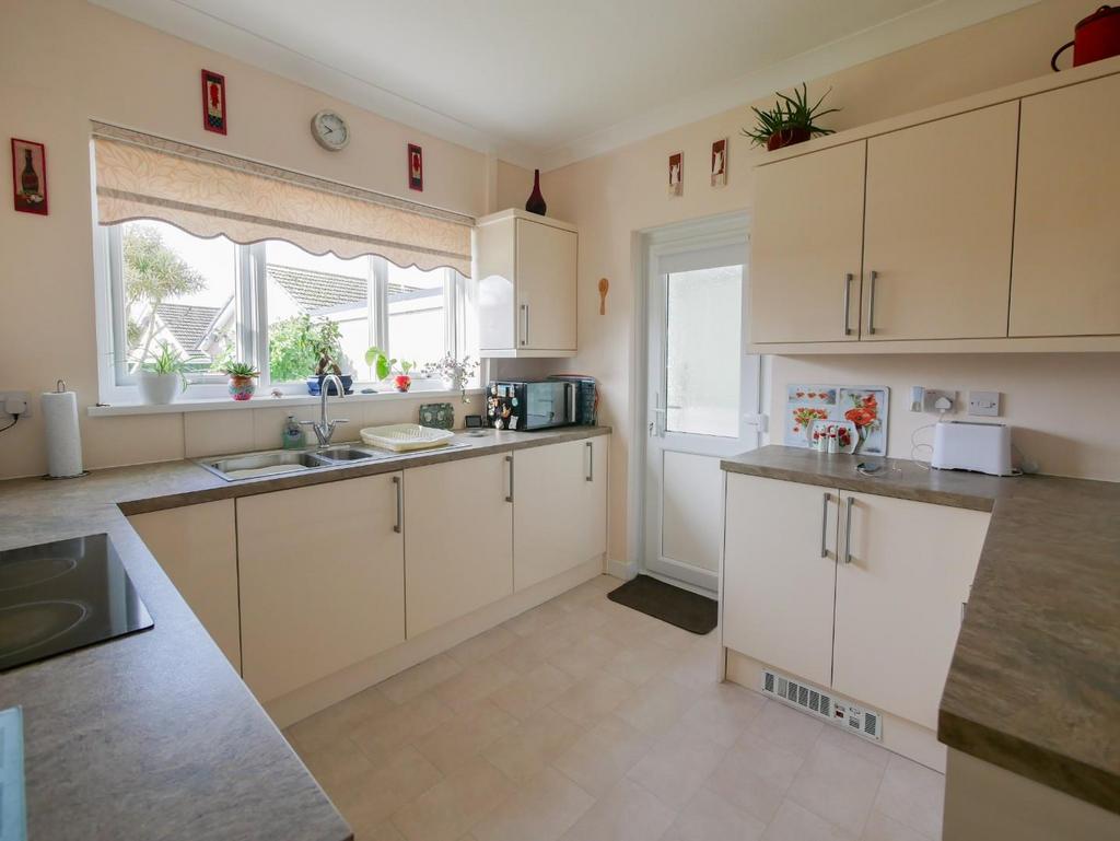 Minehead Avenue, Sully 3 bed detached bungalow £465,000