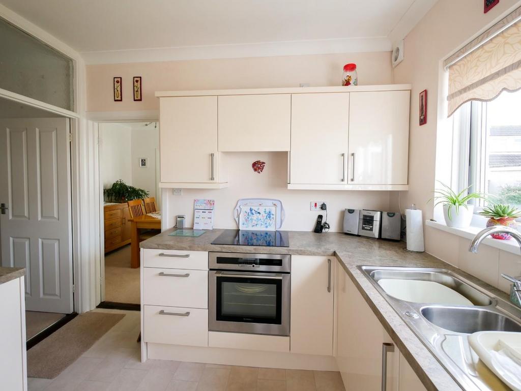 Minehead Avenue, Sully 3 bed detached bungalow £465,000