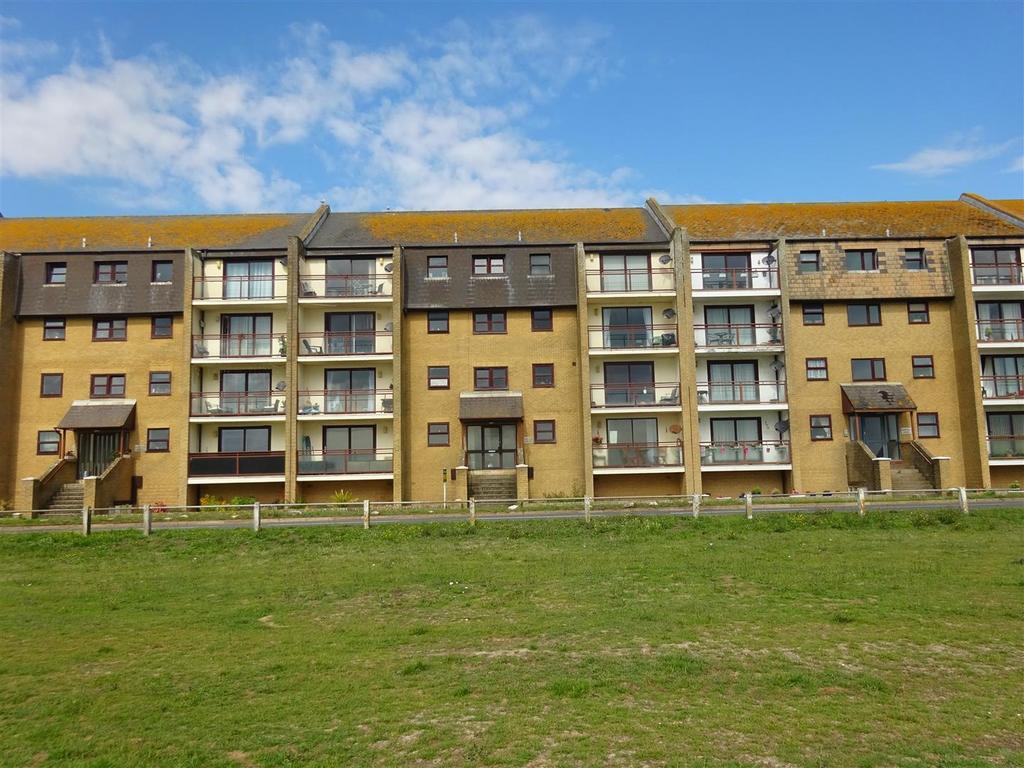 Grand Parade, Littlestone, New Romney 2 bed flat for sale £197,000