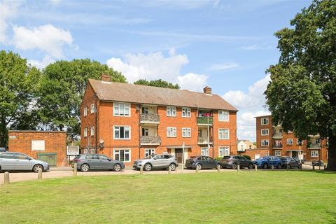 13 Priory Close, London, E18 2QT
