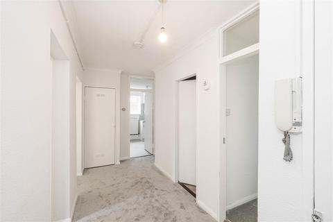 13 Priory Close, London, E18 2QT