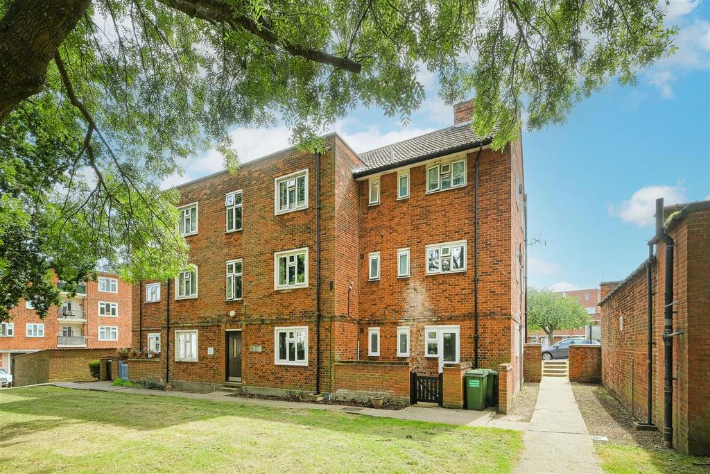 13 Priory Close-23.jpg