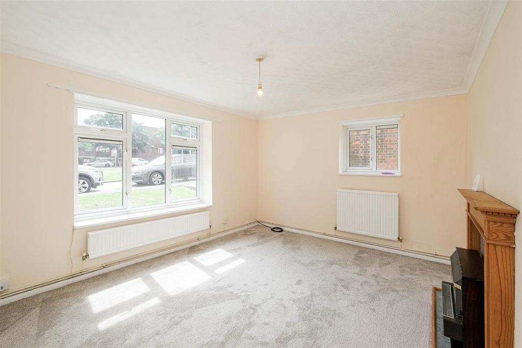 13 Priory Close-11.jpg
