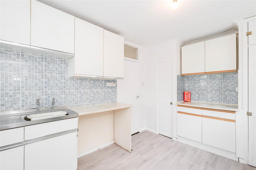 13 Priory Close-16.jpg