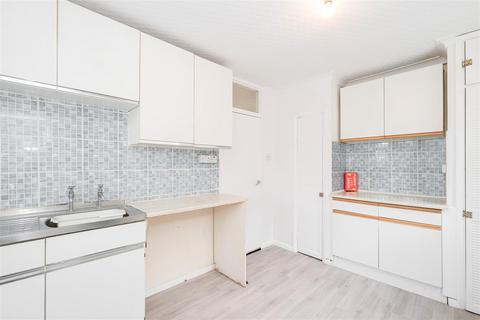 13 Priory Close, London, E18 2QT