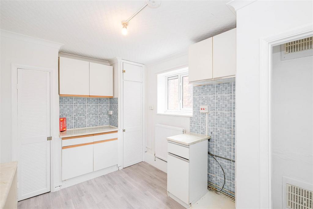 13 Priory Close-17.jpg