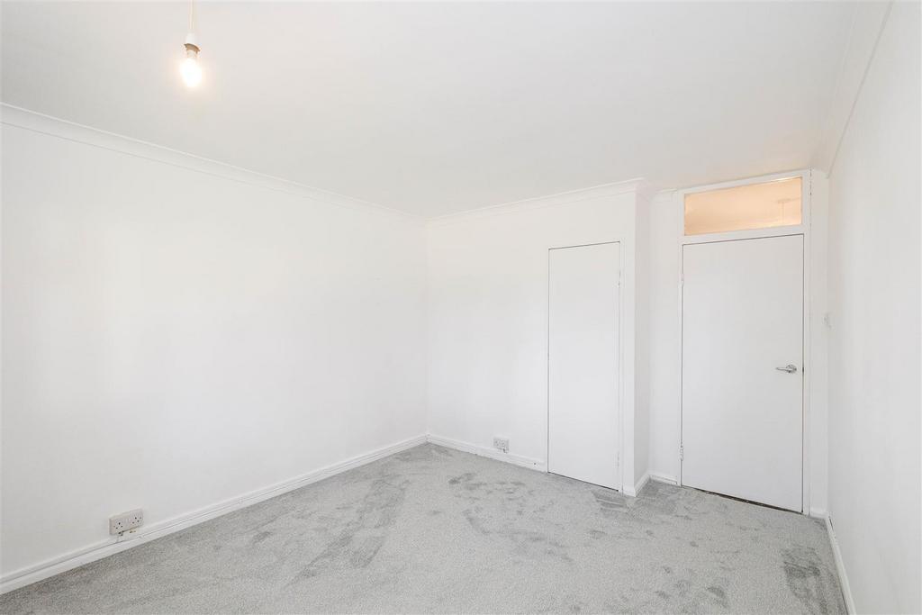 13 Priory Close-4.jpg