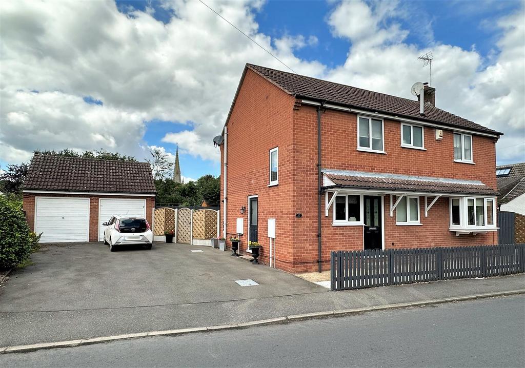 Queen Street, Balderton, Newark 4 bed detached house for sale £300,000