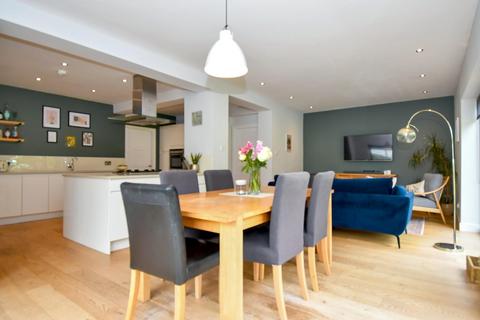 91 Westgate, Guiseley, Leeds, LS20 8HH