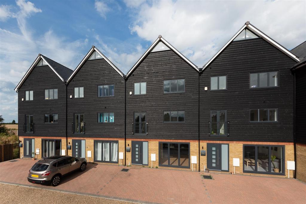 Waterside Close, Faversham 4 bed townhouse for sale £599,000