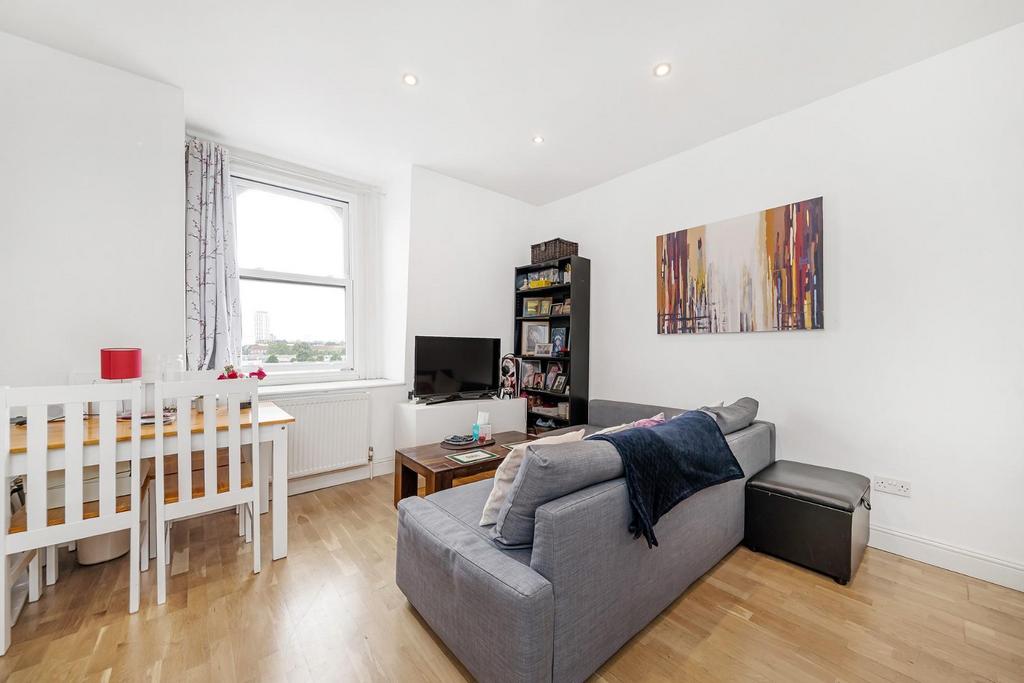 Loughborough Road, SW9 2 bed flat for sale £450,000