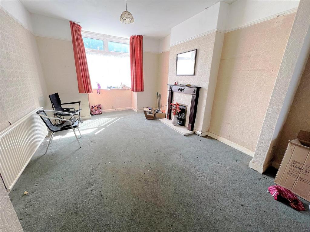 Corporation Road, Grimsby, N.E. Lincs, DN31 2PY 3 bed terraced house