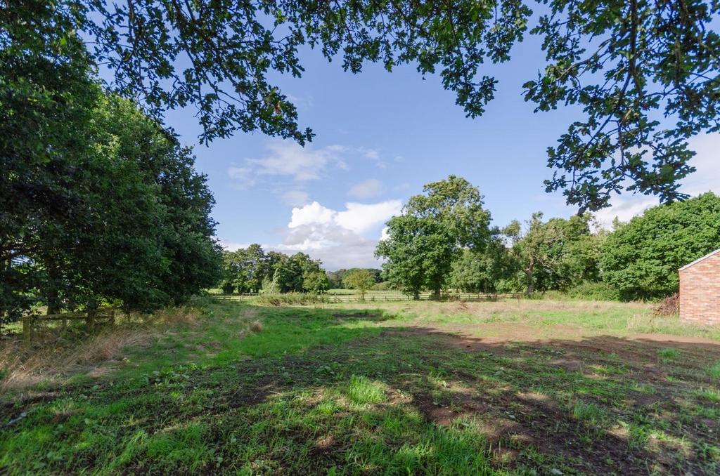 Tollerton Road, Huby 3 bed property with land for sale £295,000