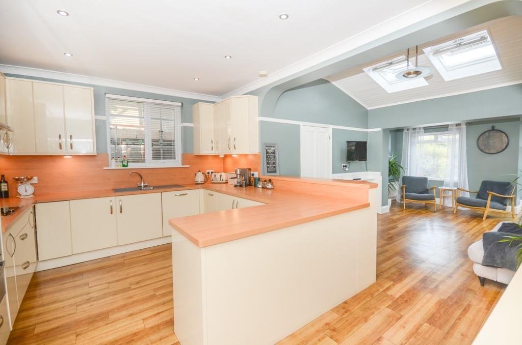 Kitchen pic 4.jpg