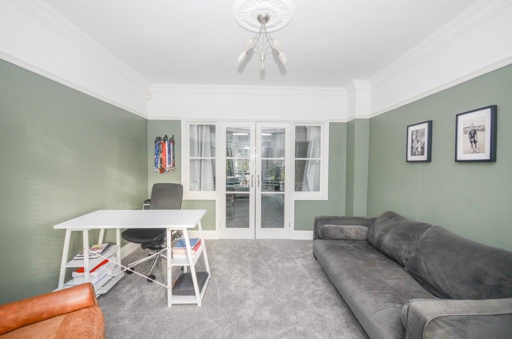 Sitting room pic 3.jpg