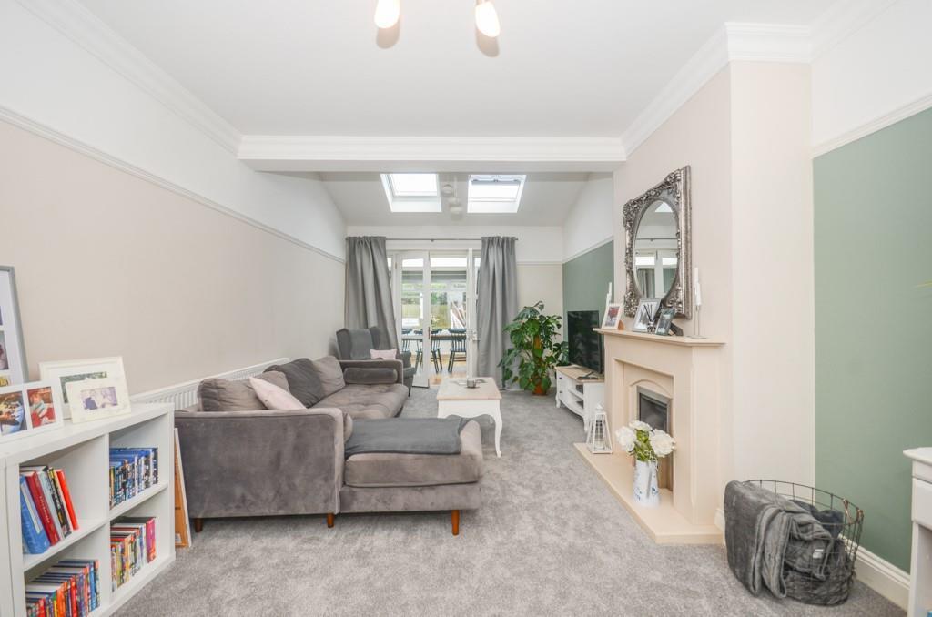 Living room pic 2.jpg