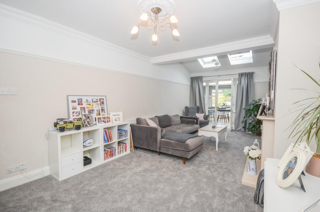 Living room pic 3.jpg