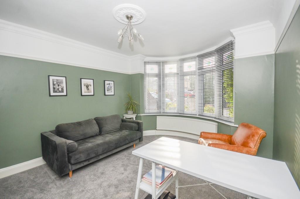 Sitting room pic 2.jpg