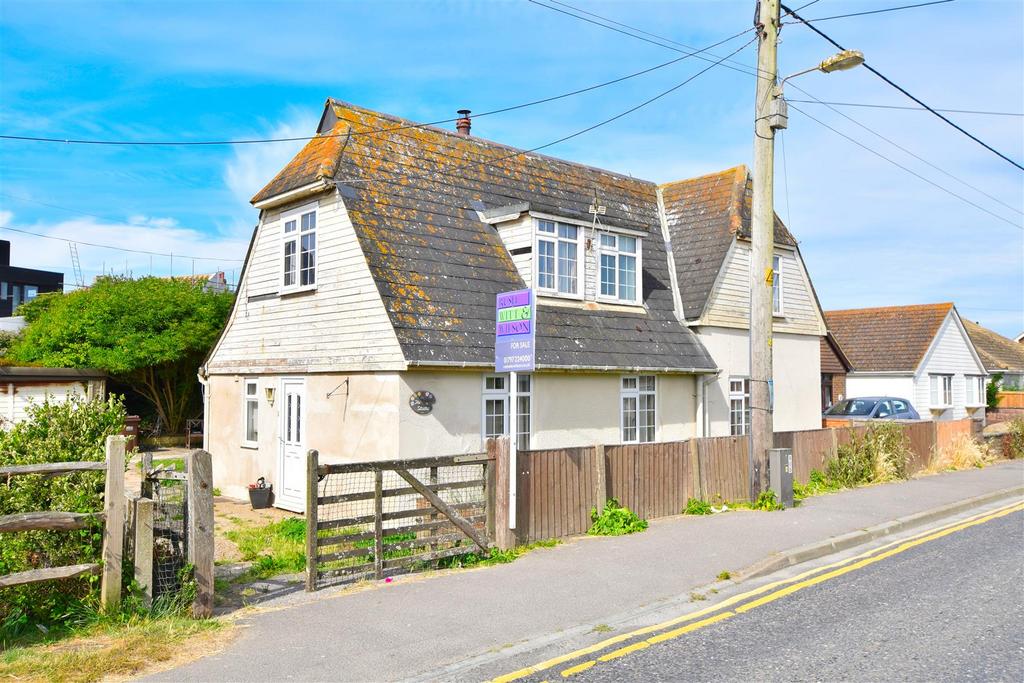 Lydd Road, Camber, Rye 3 bed detached house for sale £425,000