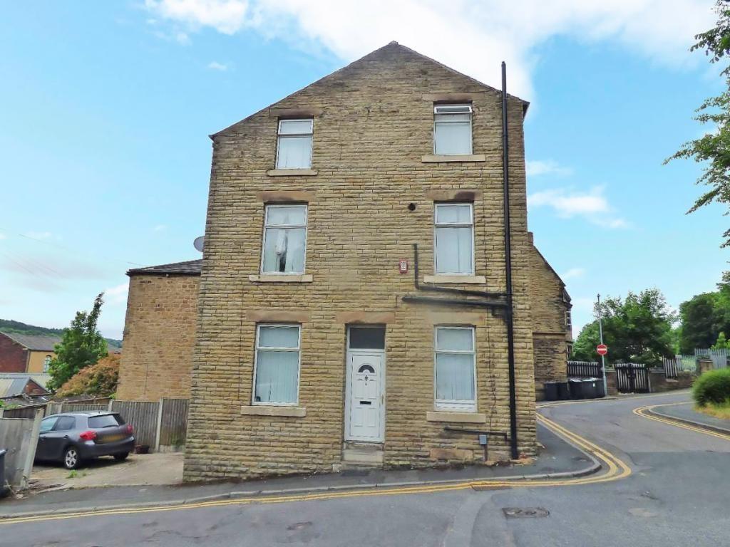 Carlton Road, Dewsbury, WF13 4 bed end of terrace house £137,000