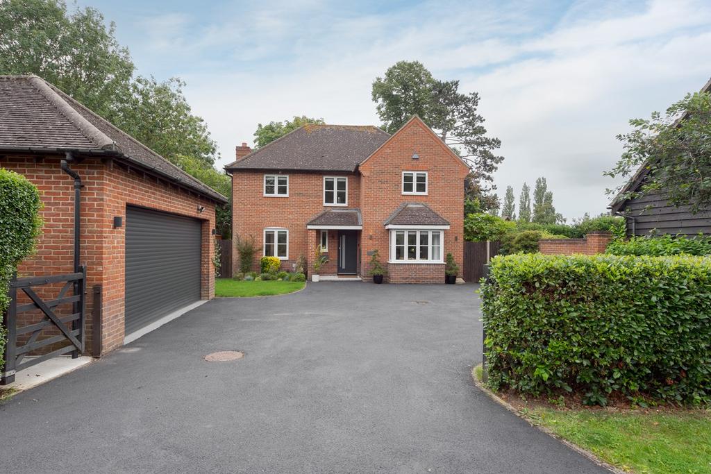 Chestnut Avenue, Bromham, Bedfordshire, MK43 4 bed detached house for sale £835,000