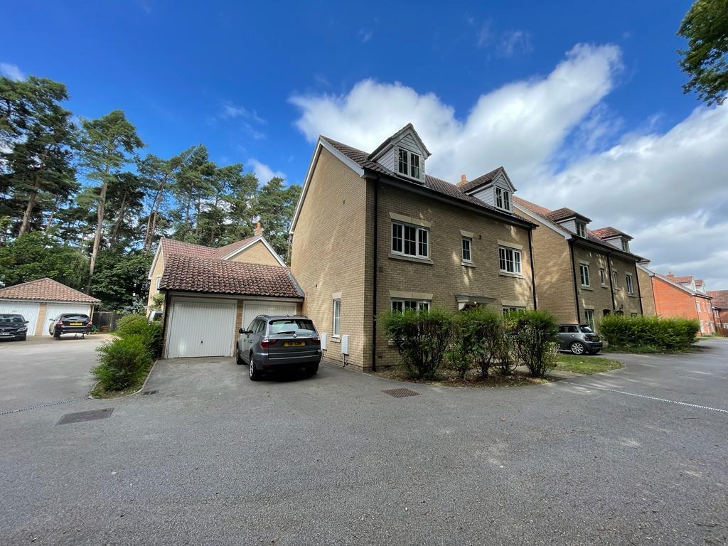 Heathland Way, Mildenhall IP28 5 bed detached house to rent £2,300