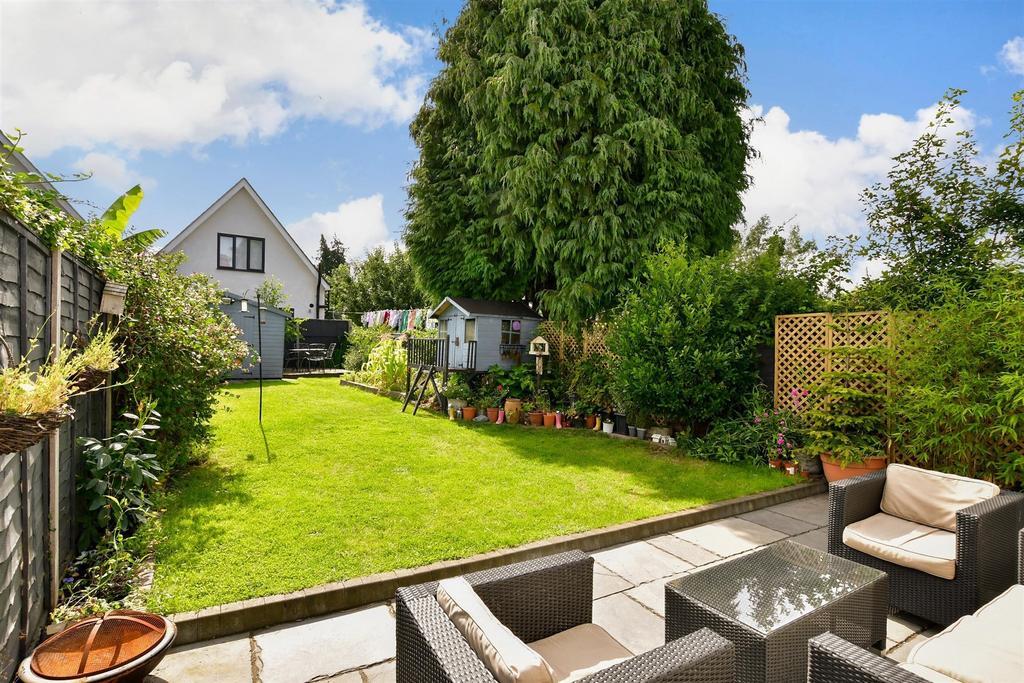 Sutton Road, Maidstone, Kent 3 bed semidetached house for sale £400,000
