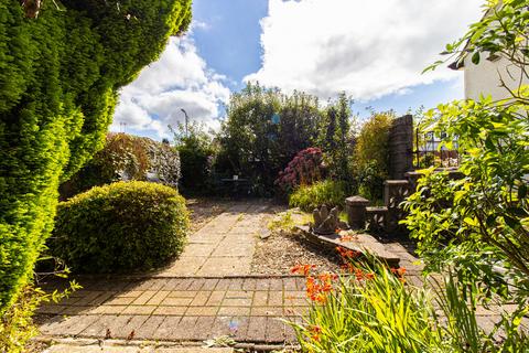 2 bedroom detached bungalow to rent, Heol Derlwyn, Rhiwbina